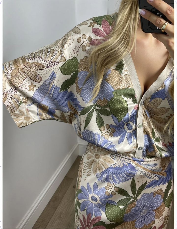 Exquisite Satin Floral Print Off-shoulder Shirt
