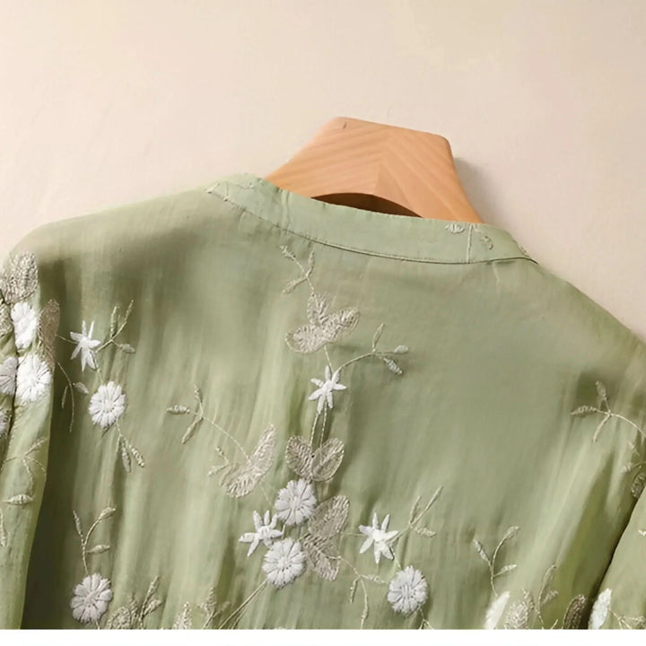 EMILY | COTTON TOP WITH EMBROIDERED FLOWERS