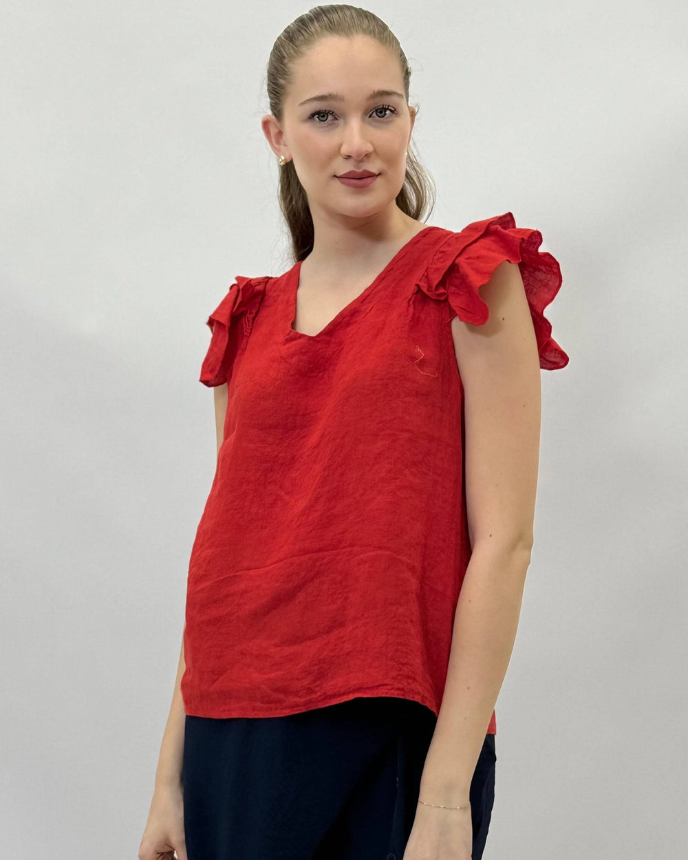 Emma & Rose Cape Town Puff™ Sleeve T-shirt in soft maglieria fabric with puffed sleeve design, stylish and comfortable for casual wear.