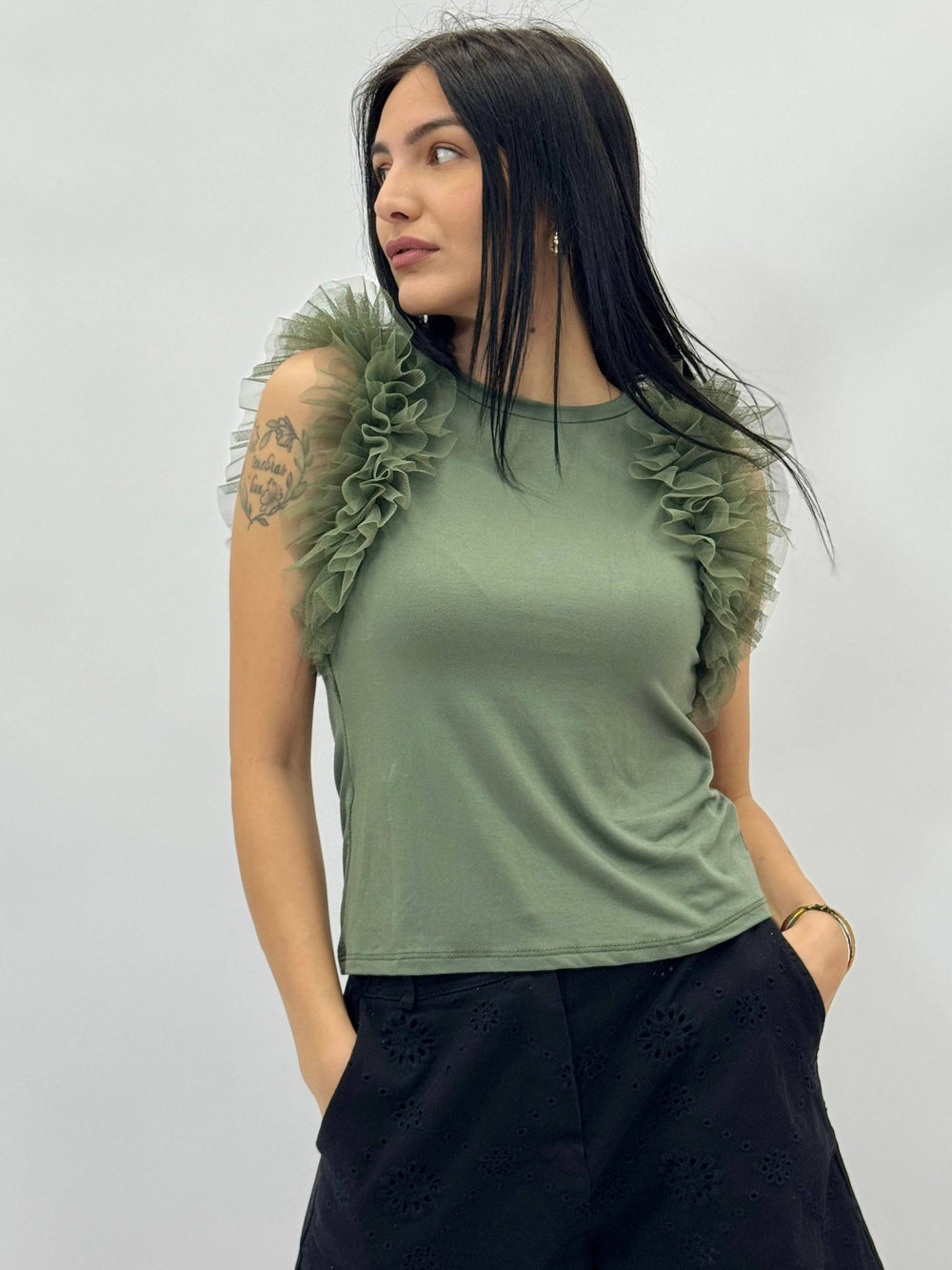 Emma & Rose Cape Town Yael™ plain maglieria top with soft, luxurious fabric and sleeves, showcasing a stylish, comfortable design.