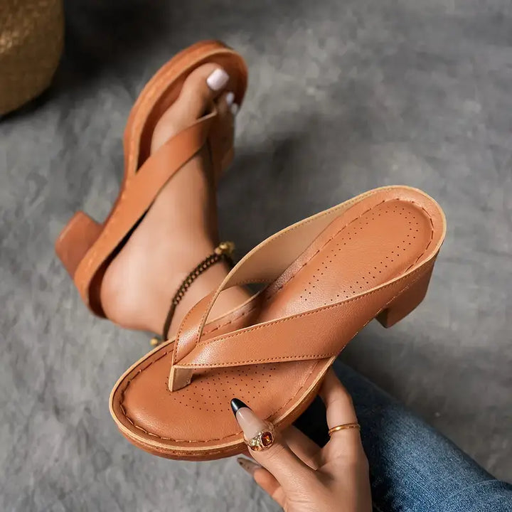 Inés | Orthopaedic sandals with low heel and open straps