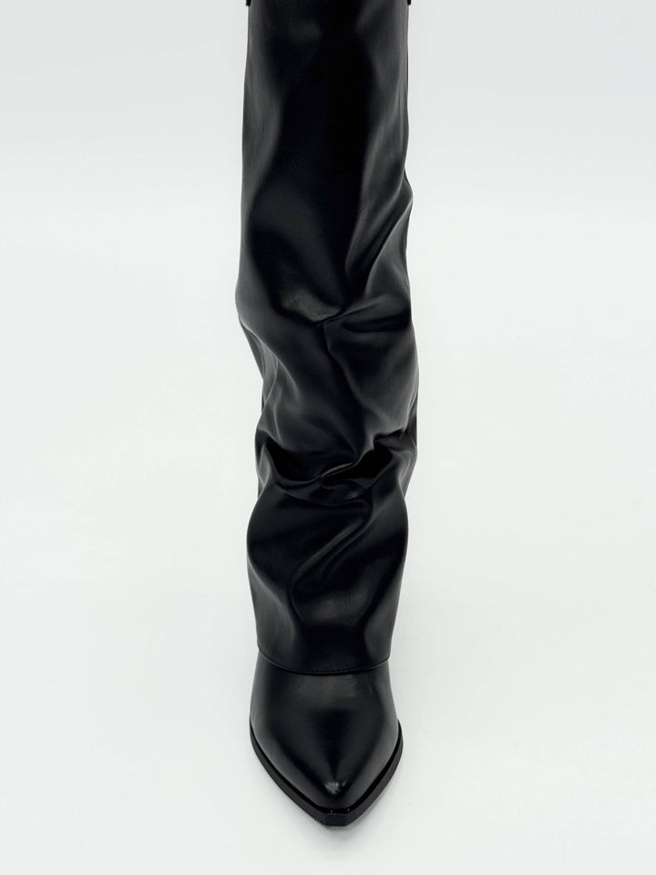Black Texas™ scarpe boots by Emma & Rose Cape Town, stylish ankle boots with a sleek leather finish and modern design.
