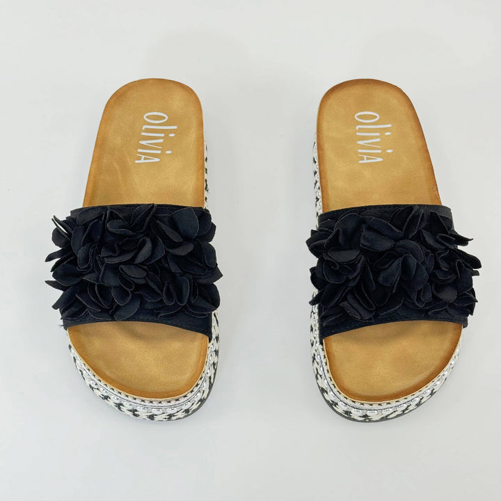 Emma & Rose Cape Town Platform™ slippers with ruffled design and open toe, stylish slip-on footwear for casual wear.