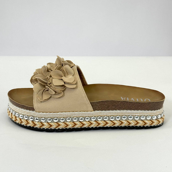 Emma & Rose Cape Town Platform™ slippers with ruffle details, stylish slip-on shoes in soft fabric for casual wear.