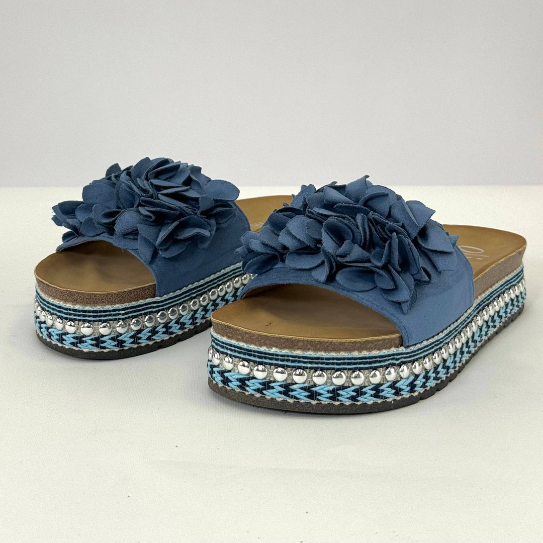 Emma & Rose Cape Town Platform™ slippers with ruffle details, stylish slip-on shoes featuring a comfortable design and chic style.
