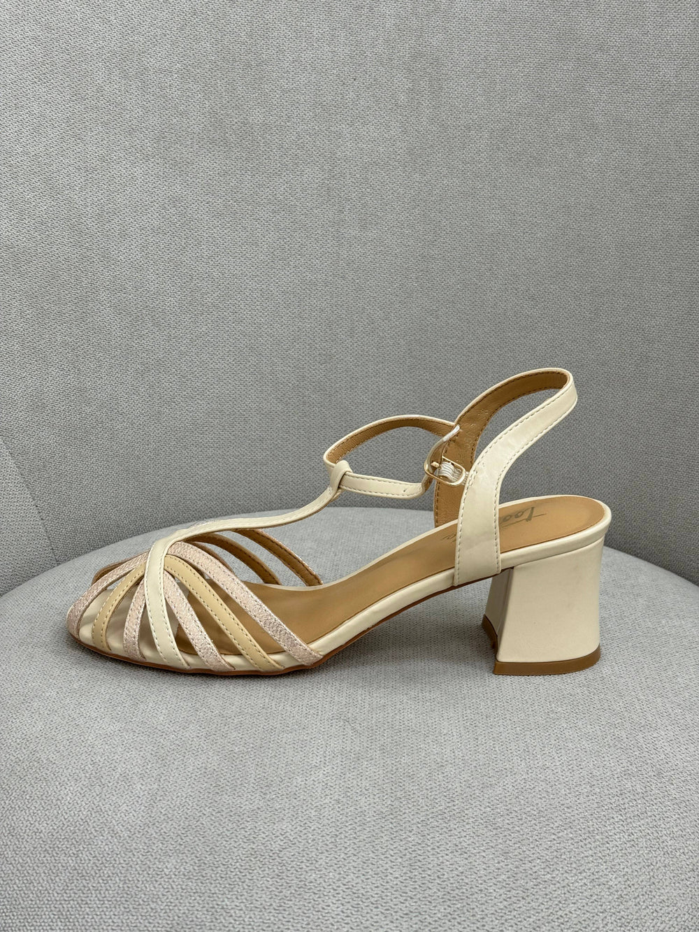 Emma & Rose Cape Town Marlena chic sandals, stylish slip-on shoes with open toes and elegant straps, perfect for summer wear.