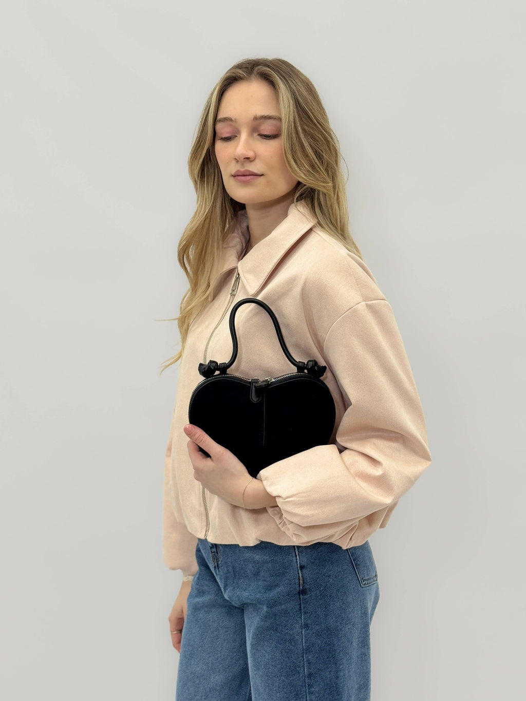 Heart-shaped Emma & Rose Cape Town Greta™ borsa with soft, luxurious fabrics and chic effect, stylish and elegant for any occasion.