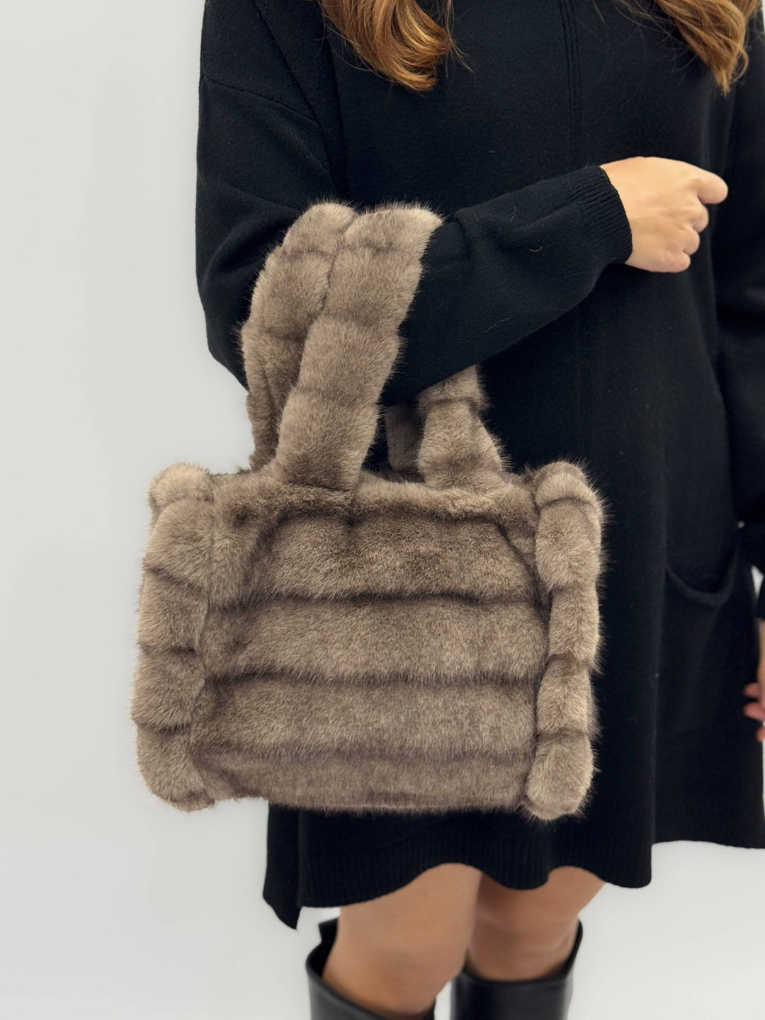 Emma & Rose Cape Town Saskia™ soft synthetic fur effect borsa showing plush, textured material with elegant design and stylish shape.
